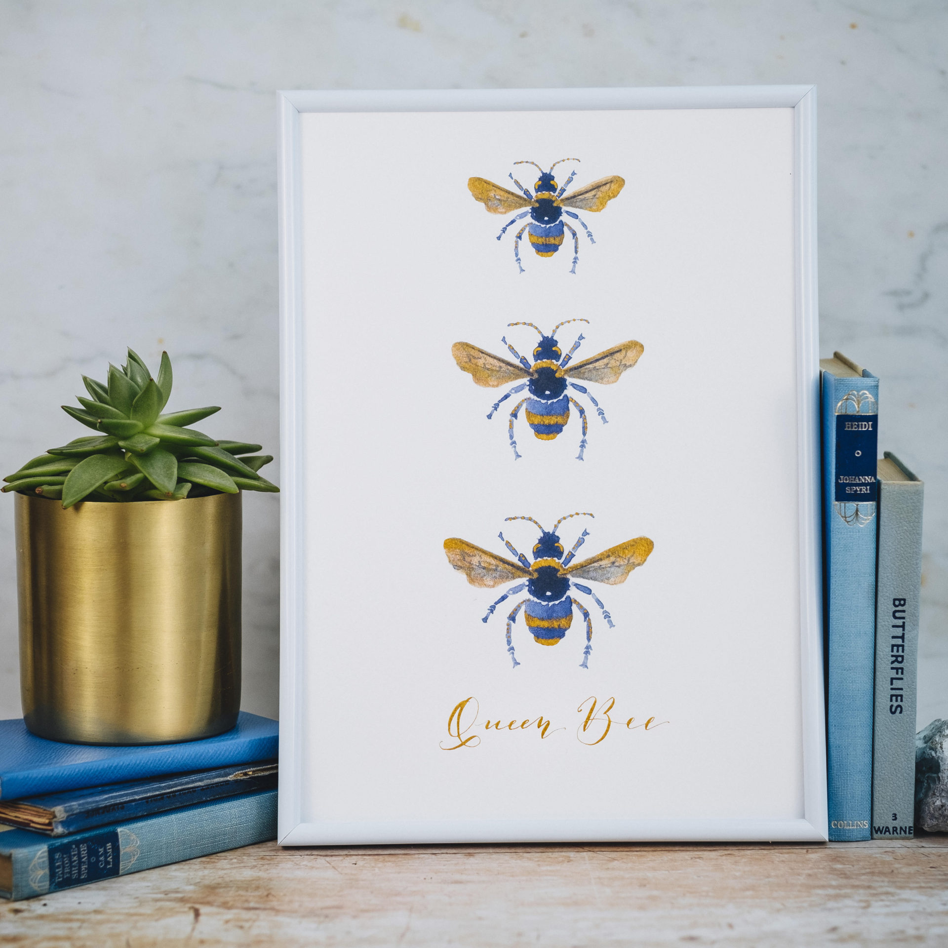 gold bee picture, gold bee a4 print, gold bee artwork, bee decor, bee lover print